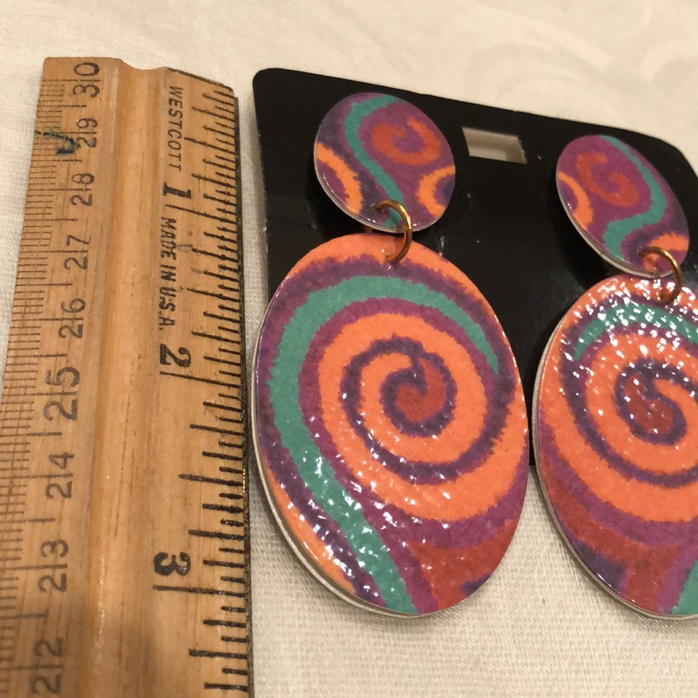 NWOT kitschy Mod 1960’s print clip earrings - Picture 6 of 12